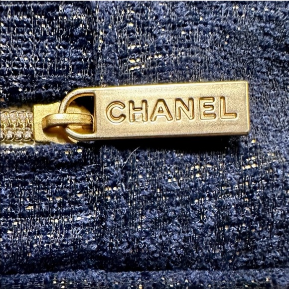 NEW CHANEL MAKEUP BAG DENIM NAVY BLUE HOLIDAY LIMITED EDITION in GOLD CHANEL BOX - Picture 4 of 7